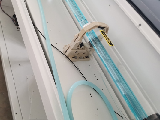 Tagliatrice 1325 del laser di CO2 UT1309CL150 per la metropolitana di vetro